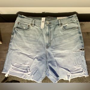 American Eagle 90s Boyfriend Bermuda Shorts